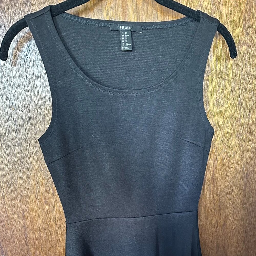 Forever 21 Black Sleeveless Fit and Flare Dress – Minimalist A-Line Style